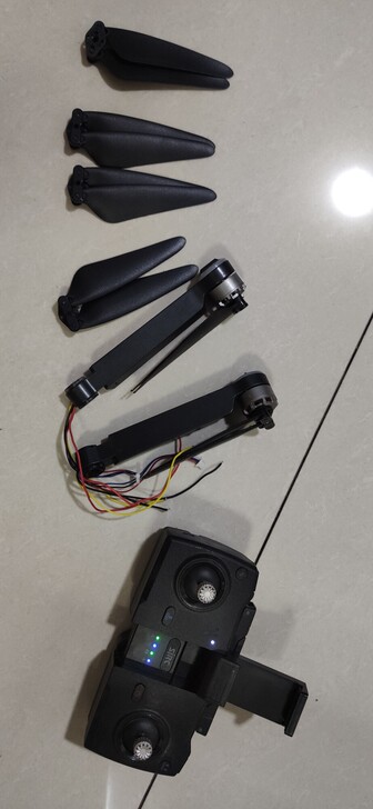 F11无人机遥控器，两个机壁！一副桨叶！可...
