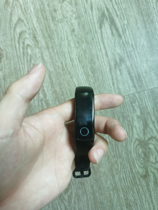 荣耀手环4加充电器，不包邮