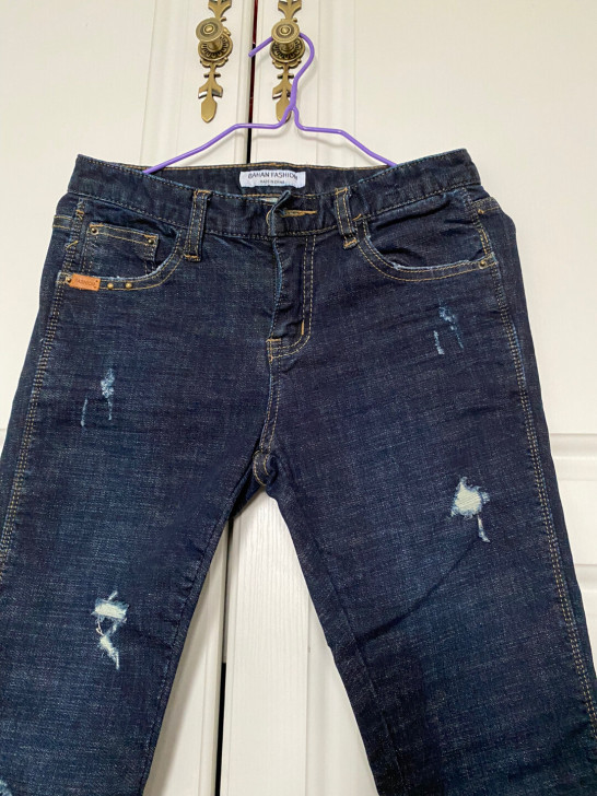 深色侧开叉牛仔裤