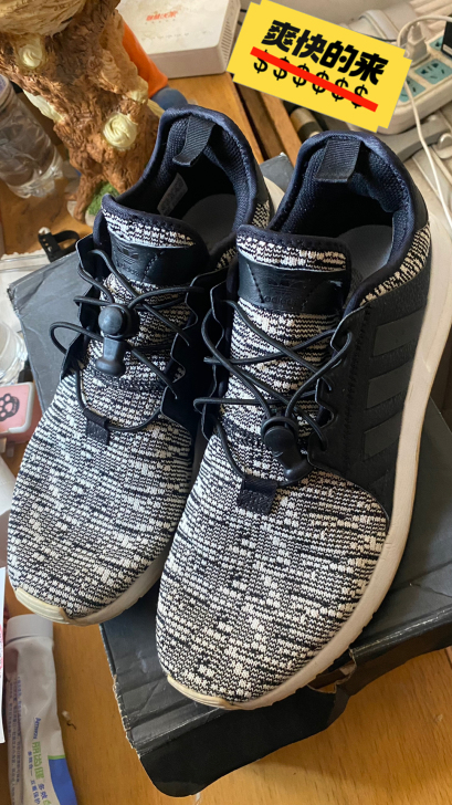 阿迪达斯运动跑鞋