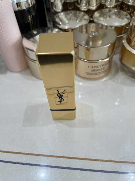 圣罗兰口红52号，很适合素颜和淡妆的时候，...