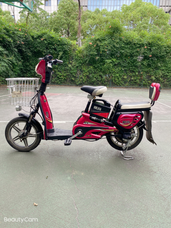 爱玛电动车，宝贝外观完好成色新，非常好骑，...