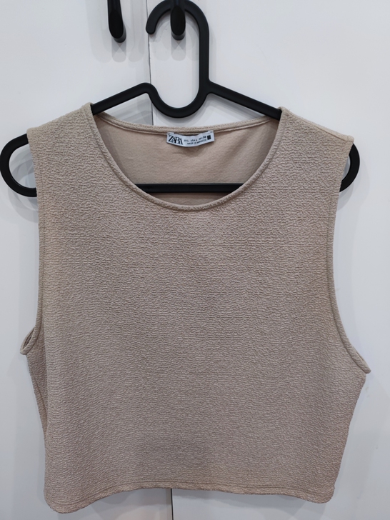 背心，可内搭，可外穿。