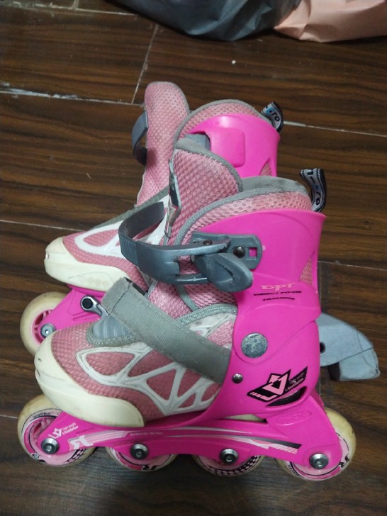 溜冰鞋，27-30码。