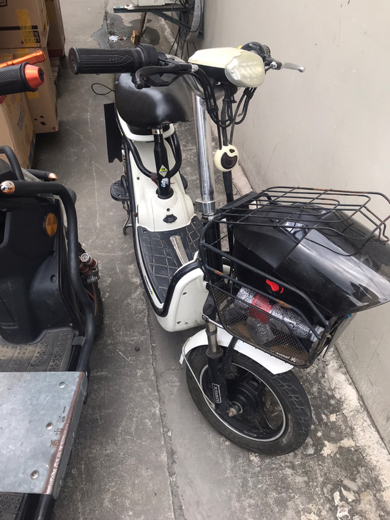 小刀牌电动车，没怎么骑 半月前刚换的电瓶。