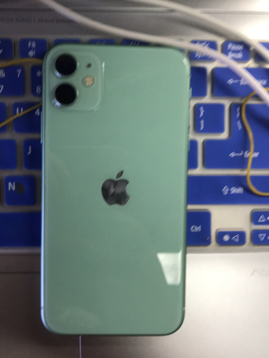 苹果11。128G。保到2022年2月6号...