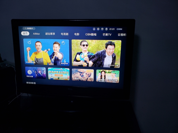 TCI品牌32寸电视机，屏幕完美，带底座，...