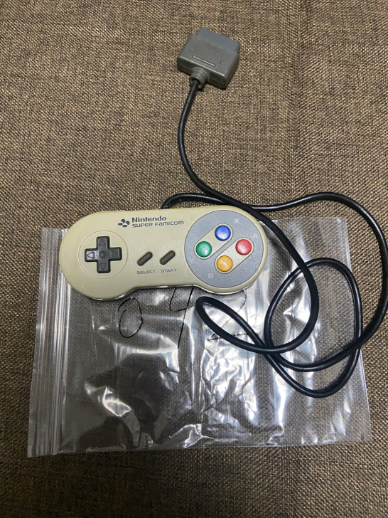 日本正版sfc游戏手柄,成色有点黄,(自己...