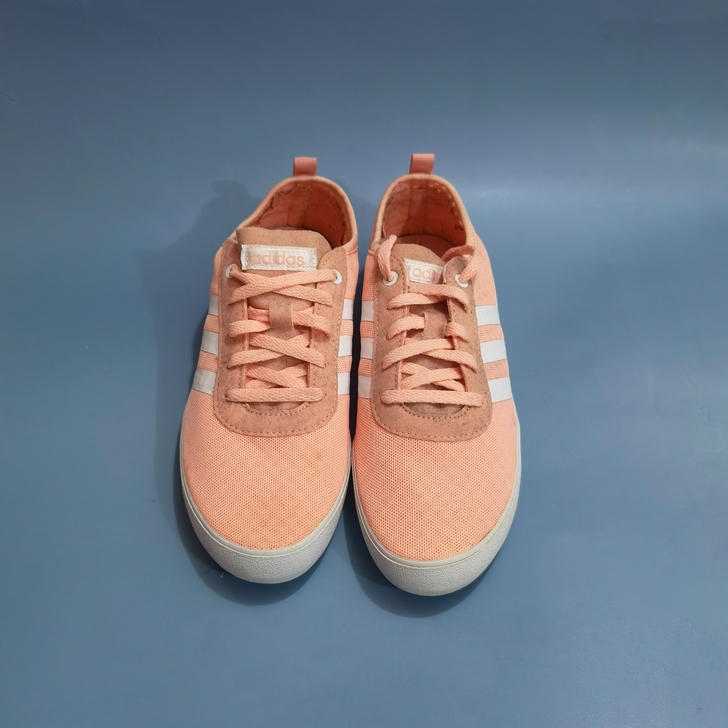 阿迪达斯正品跑步鞋，支持任何渠道验货假一赔...