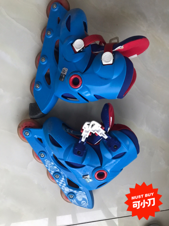迪卡侬旱冰鞋。