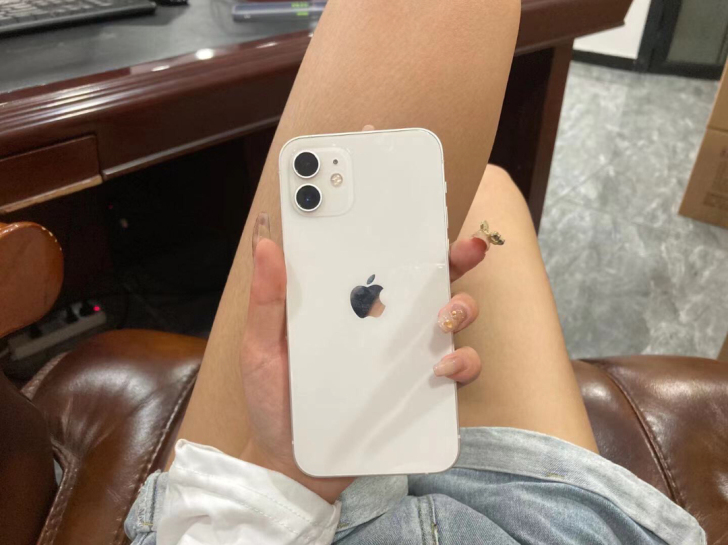 个人自用的苹果12 128g 白...