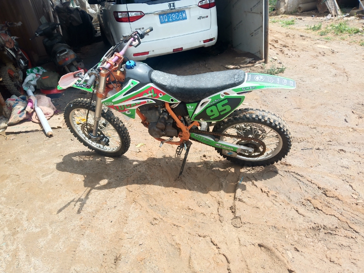 越野高赛摩托车，250的车况精品有喜欢的联系