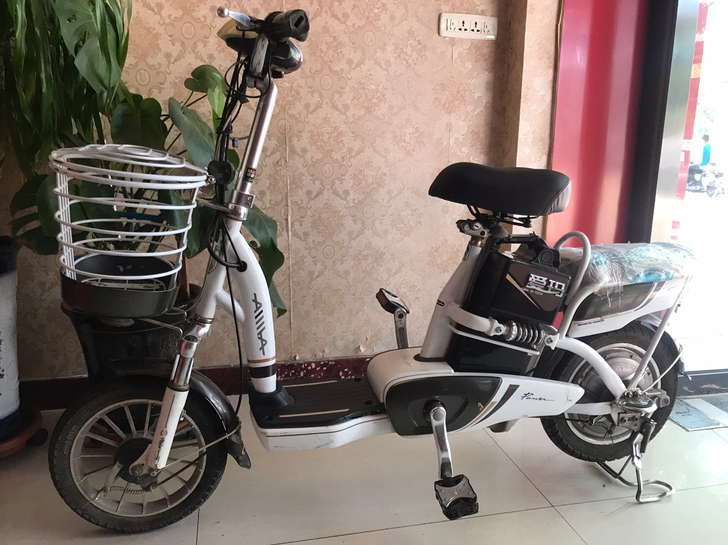 爱玛电动车，成色自观。换工作后闲置，故出。...