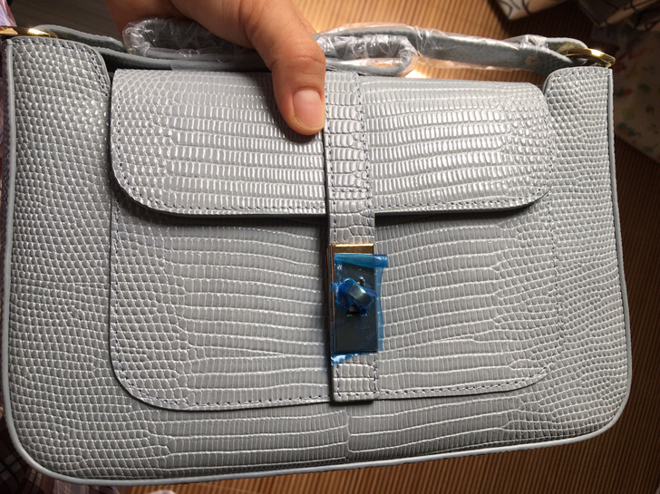 鳄鱼纹牛皮包 质量极好 很有份量的 可单肩...