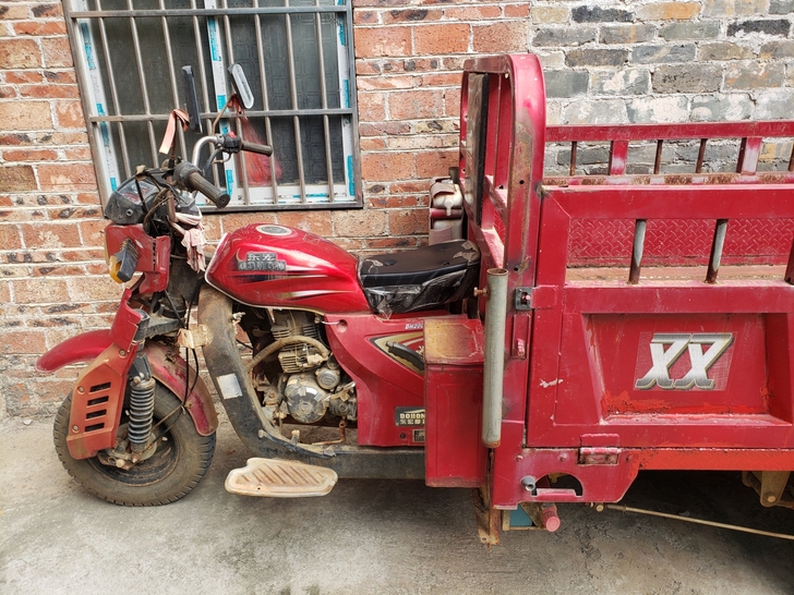 三轮摩托车200c水冷车厢1.3*2.2,...