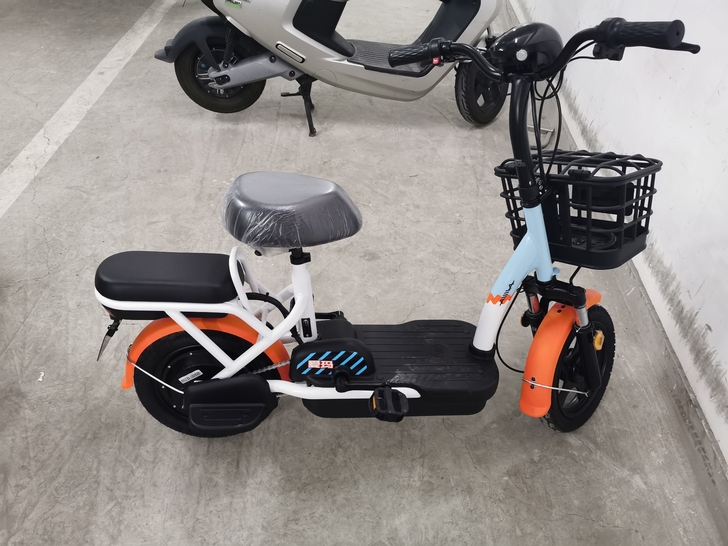 北京市海淀区，出手爱玛电动车，48V12A...