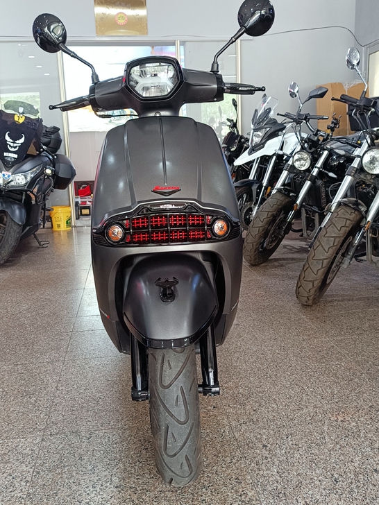 龙嘉维多利亚300i复古踏板摩托车4月上牌...