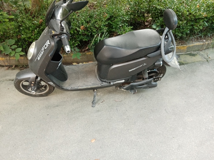 电动车,48 v的全新电池,跑45公里。永...