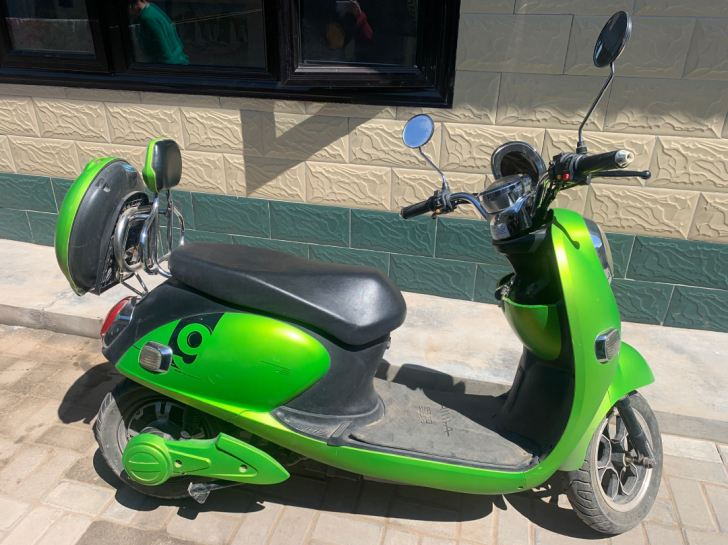 八成新爱玛电动车,新换的电频,因为闲置所以...