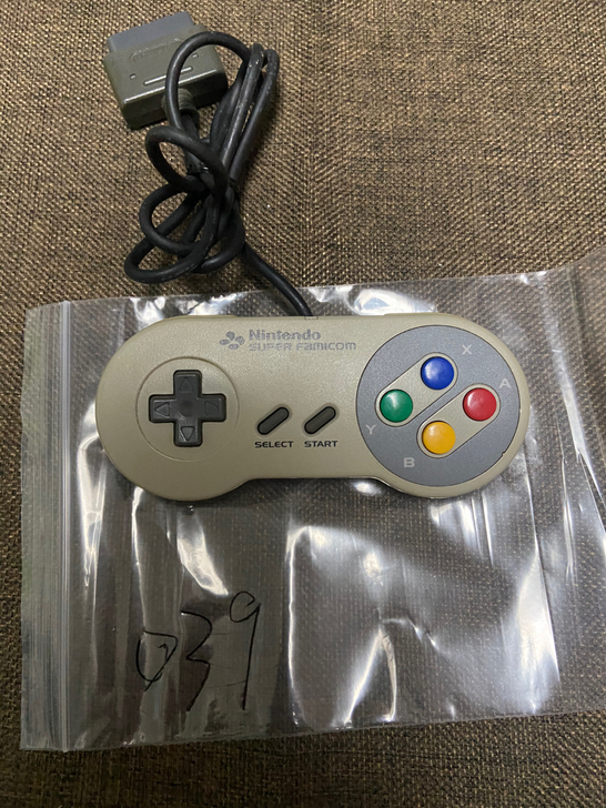 日本正版sfc游戏手柄，成色微黄，(自己编...