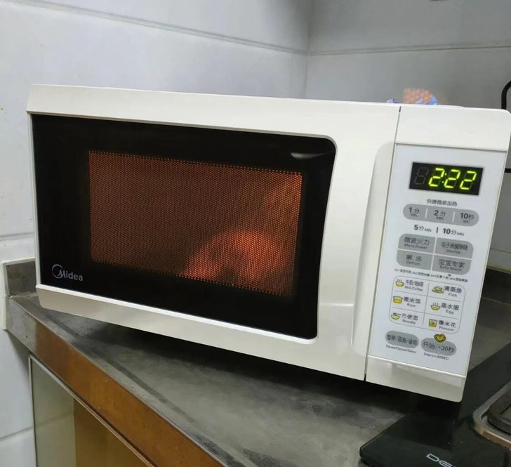 特价转让一台美的微波炉，8－9成新