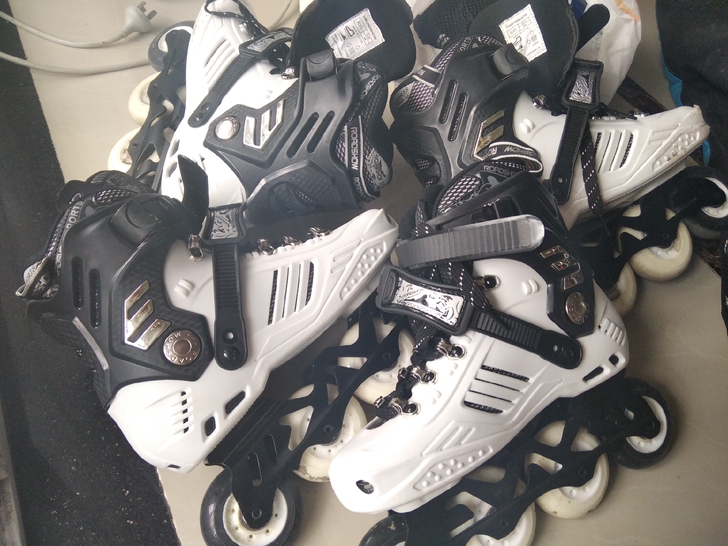 乐秀两双17年买的 闲置4年 只穿过3次 ...