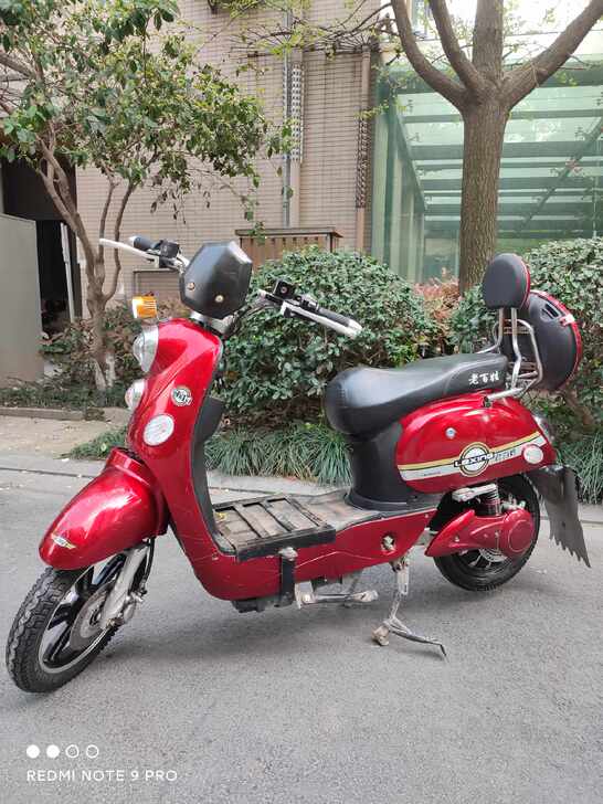 9层新红色女款60伏小龟电动车，手续齐全正...