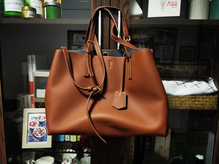 真皮女士通勤包，38cm宽。