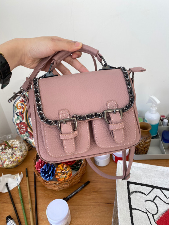 斜挎包 颜色好看实体店购入九成新 质感很...