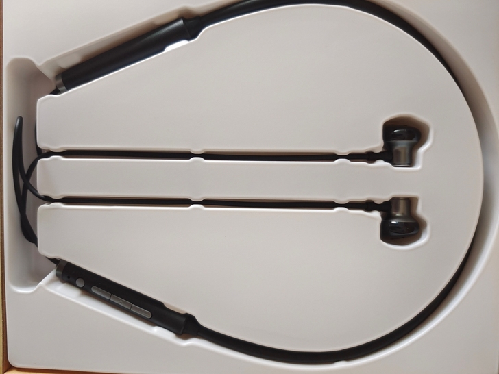 网易蓝牙耳机，全新未用过（不讲价，运费有5...