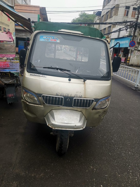 摩托三轮车便宜，转让手续齐全，年审保险未到...