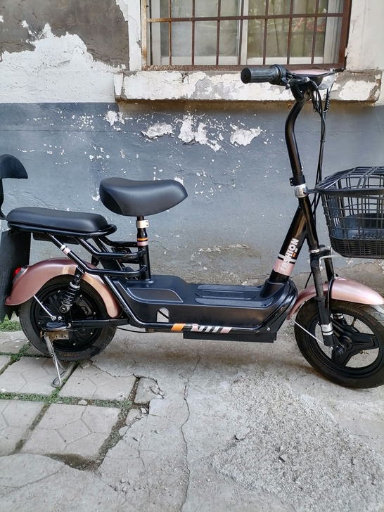 二手电动车，九成九新，19年10卖的功能齐...