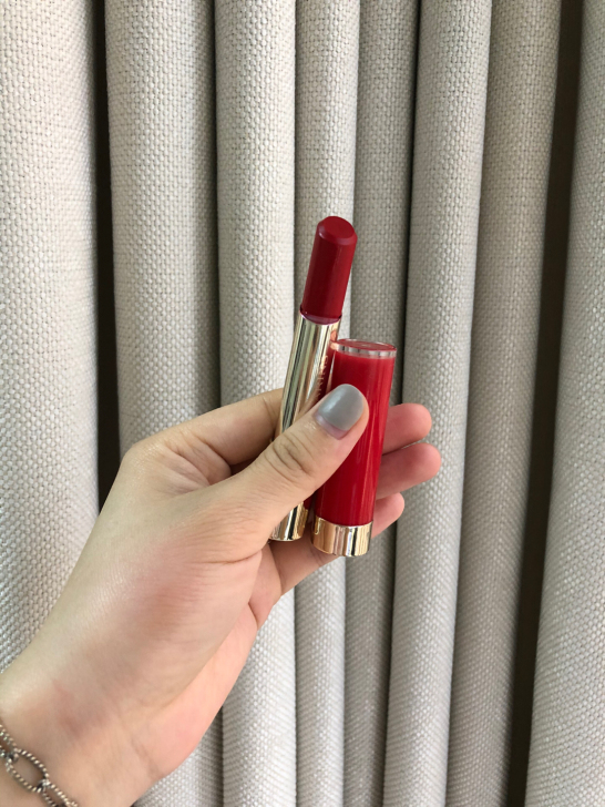 未使用娇韵诗漆光丰盈唇膏742