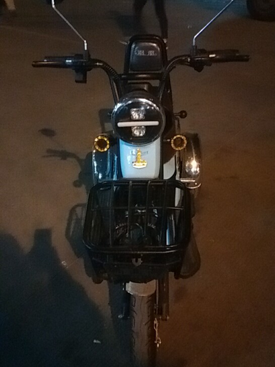 凤凰小布丁电动自行车。原价4000、京东双...