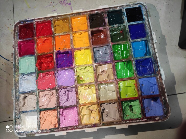 文萃水粉颜料,盒子除了提手掉了,其他没毛病。