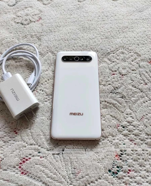 魅族17pro，顶配12+256，稀缺定白...