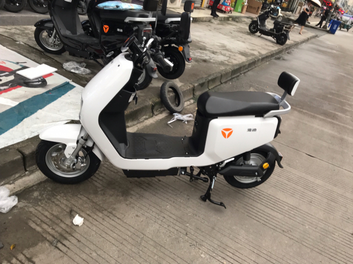 雅迪欧博电动车,48V24A锂电池,充一次...