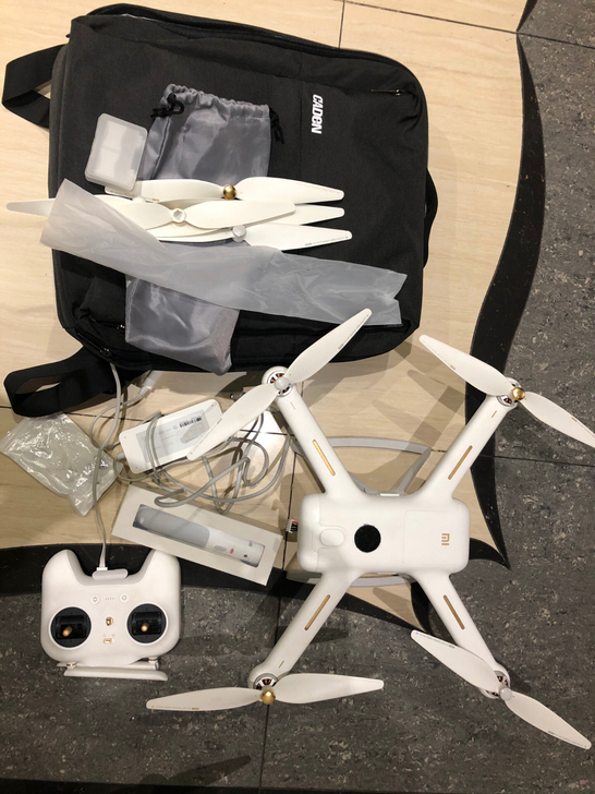 小米无人机4k，一个电池，电池增加了平衡线...