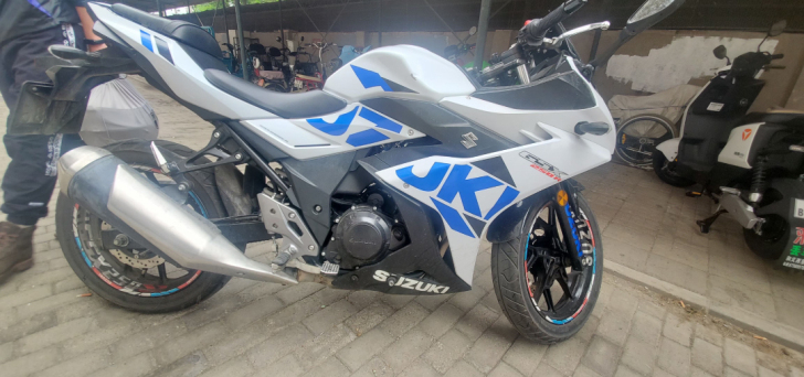 「摩托车租赁」