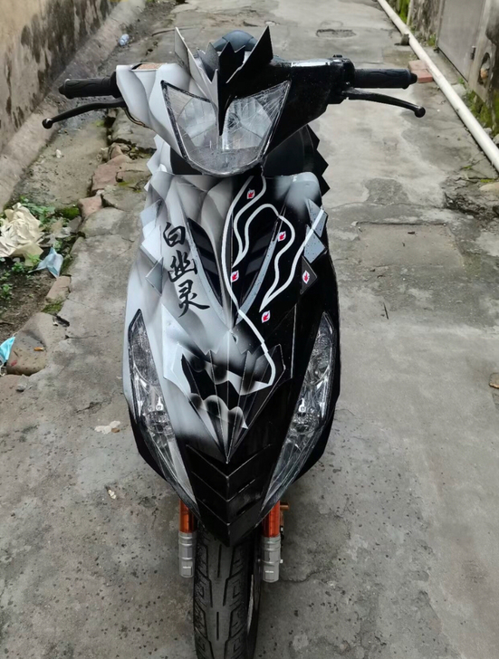 极品白幽灵鬼火，二手准新车，实表跑了一千多...