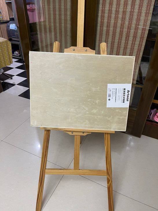 全新画架+实木画板，1米6高。画板的塑料膜...