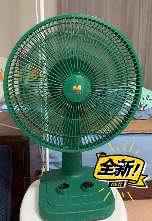 朋友店铺不干了,清仓处理台式电风扇定时摇头
