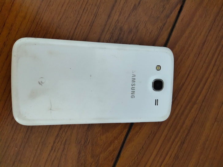 三星p709.内屏有斑，处理的，有需要拍 吧