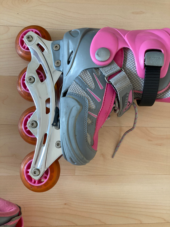 动感 女童轮滑鞋 穿过四五次 在家闲置。3...