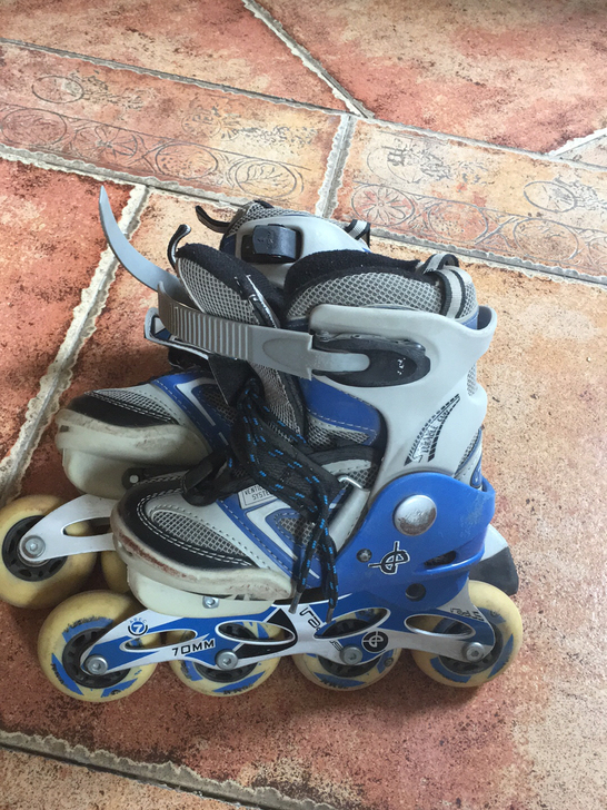 小孩玩了几次不玩了，可以调节尺寸28-31...