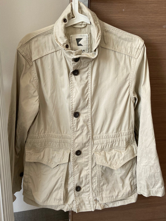 低价出售kama男士卡其色风衣，衣服质量超...