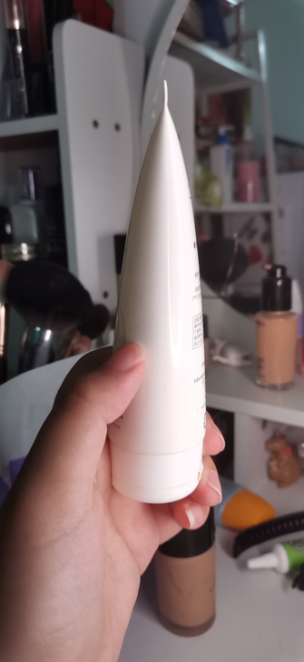 雅漾的一个乳液，比较适合中性偏干或者干皮，...