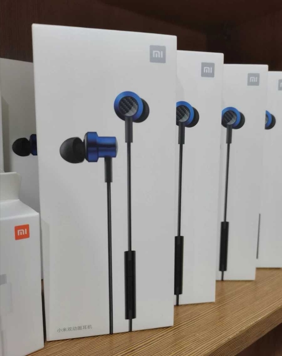 全新未拆封!!小米双动圈耳机