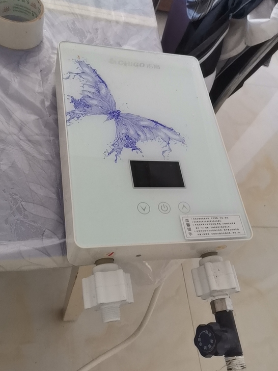 用了一年右的志高电速热热水器,在网上买的化...