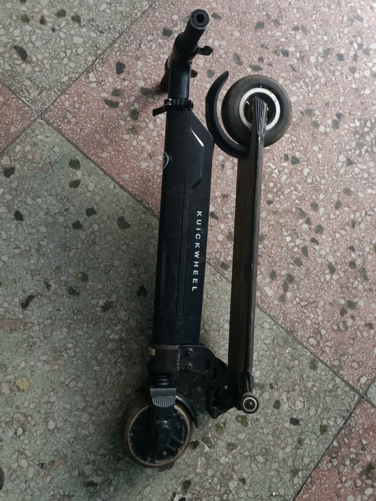 电动滑板车，没充电器了，不知好坏当配件出，...